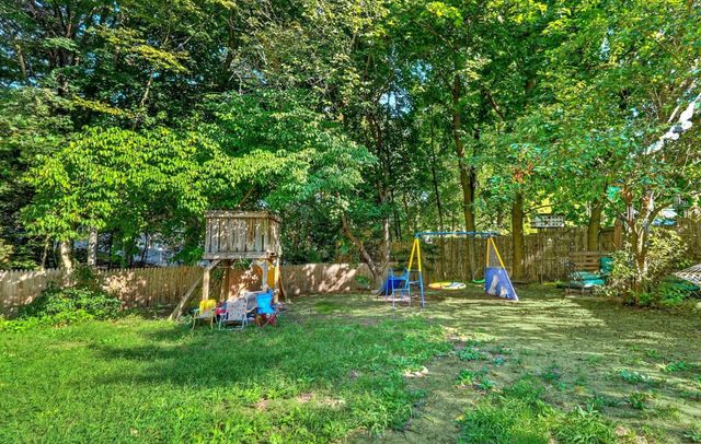 203 Lakeview Ave, Tyngsborough, MA 01879