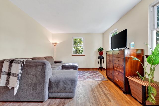 203 Lakeview Ave, Tyngsborough, MA 01879