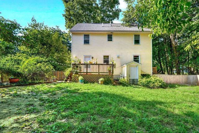 203 Lakeview Ave, Tyngsborough, MA 01879