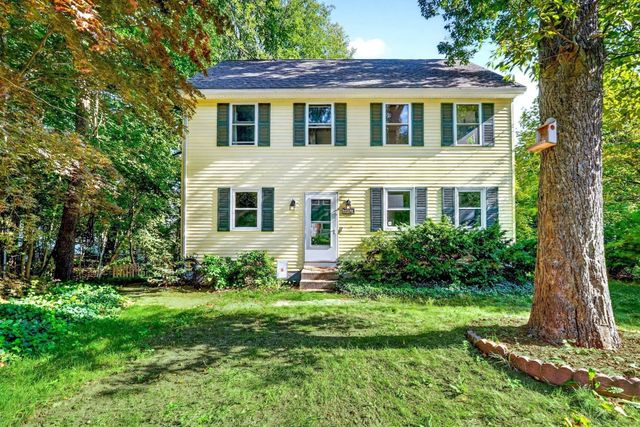 203 Lakeview Ave, Tyngsborough, MA 01879