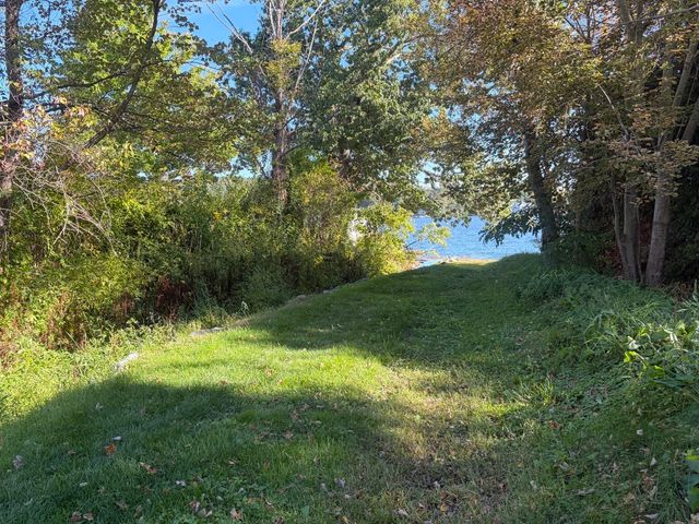 203 Lakeview Ave, Tyngsborough, MA 01879