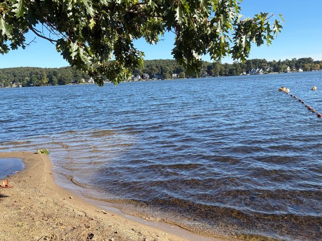 203 Lakeview Ave, Tyngsborough, MA 01879