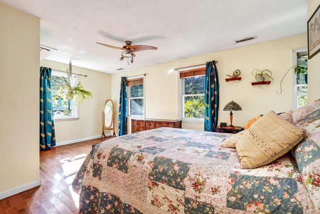203 Lakeview Ave, Tyngsborough, MA 01879
