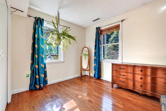 203 Lakeview Ave, Tyngsborough, MA 01879