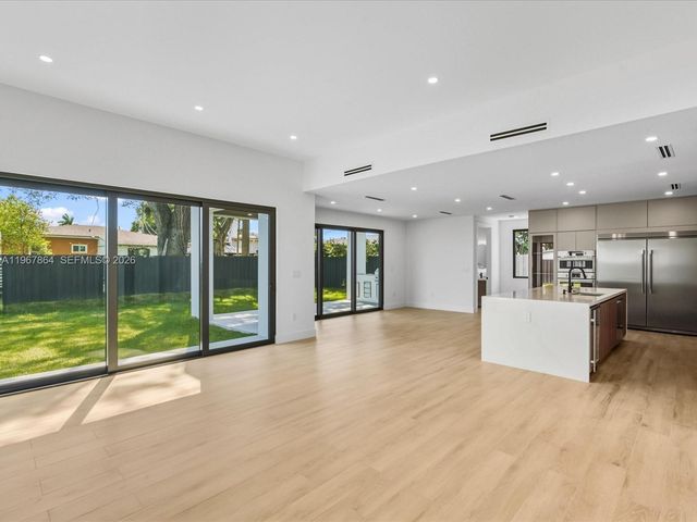 2606 SW 19th St, Miami, FL 33145