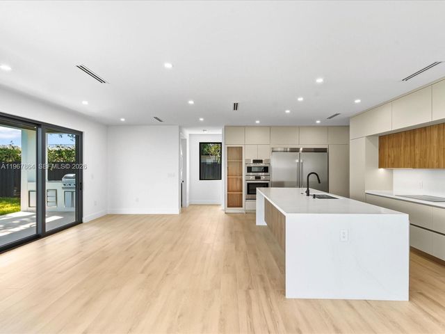 2606 SW 19th St, Miami, FL 33145