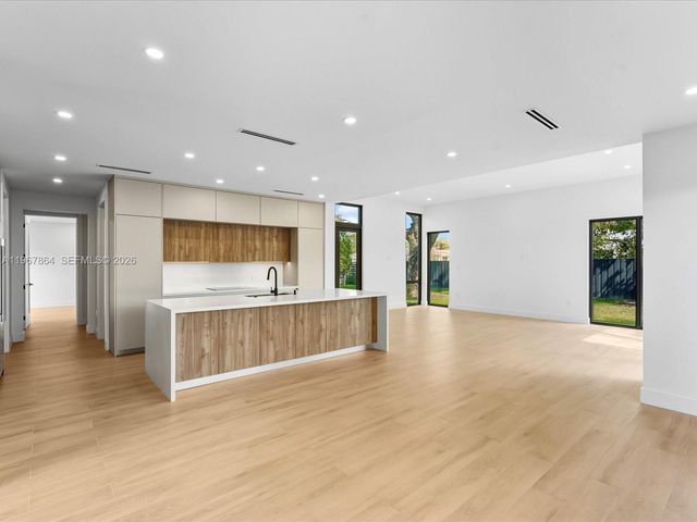 2606 SW 19th St, Miami, FL 33145