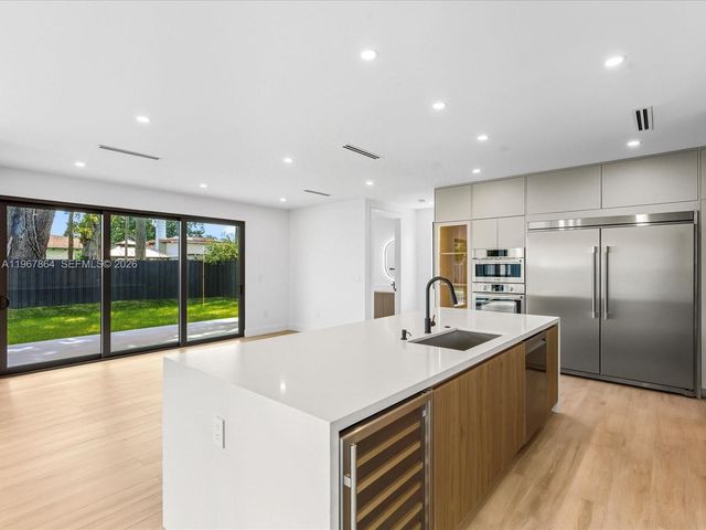 2606 SW 19th St, Miami, FL 33145