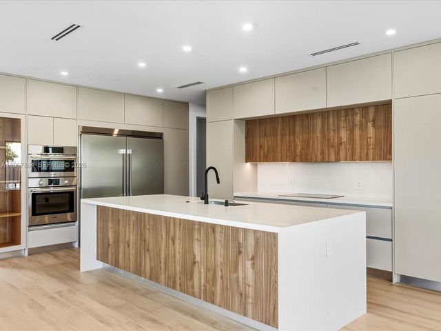 2606 SW 19th St, Miami, FL 33145