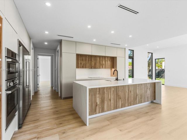 2606 SW 19th St, Miami, FL 33145