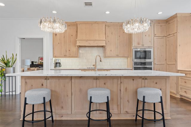 840 Country Lane Drive, Mcgregor, TX 76657