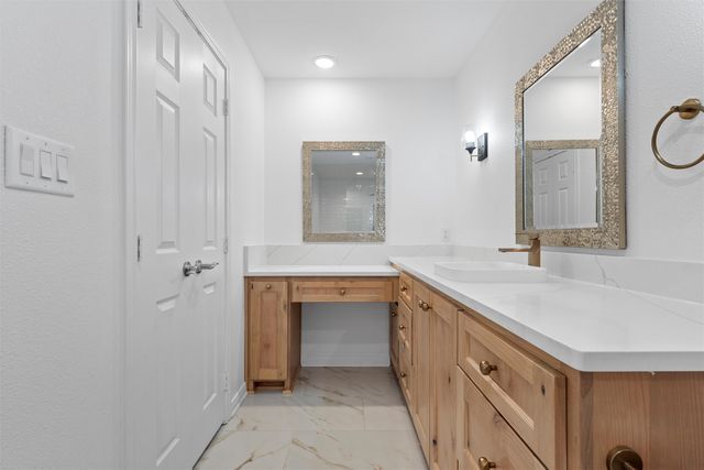 840 Country Lane Drive, Mcgregor, TX 76657