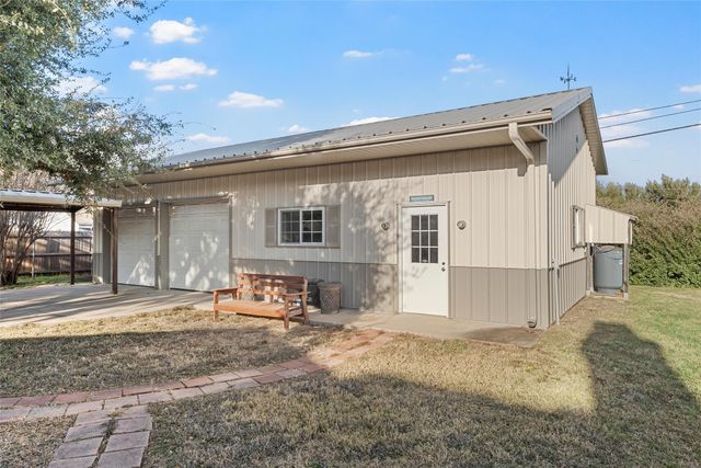 840 Country Lane Drive, Mcgregor, TX 76657