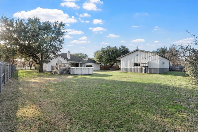 840 Country Lane Drive, Mcgregor, TX 76657