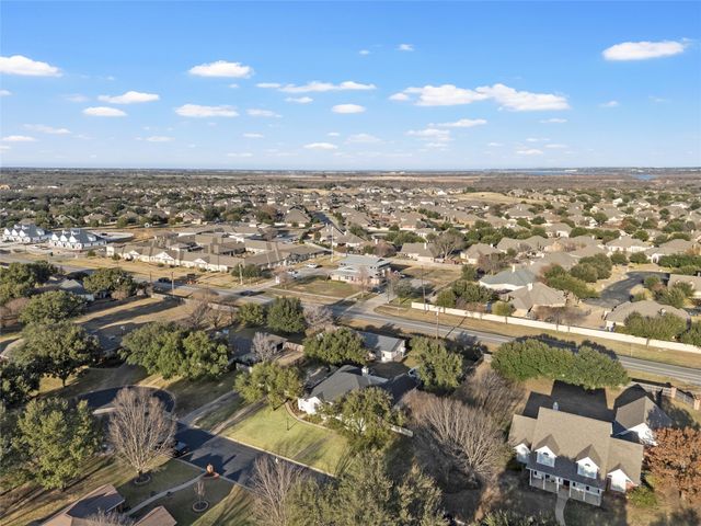 840 Country Lane Drive, Mcgregor, TX 76657