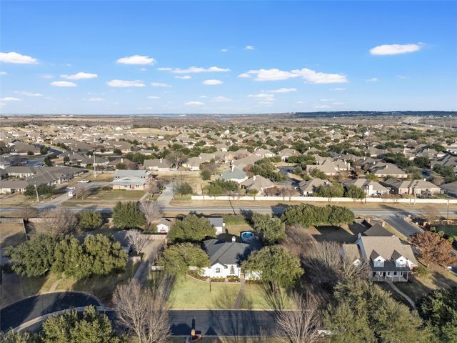 840 Country Lane Drive, Mcgregor, TX 76657