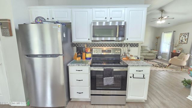 108 Willowbend Drive, Burgaw, NC 28425