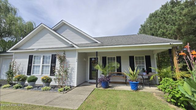 108 Willowbend Drive, Burgaw, NC 28425