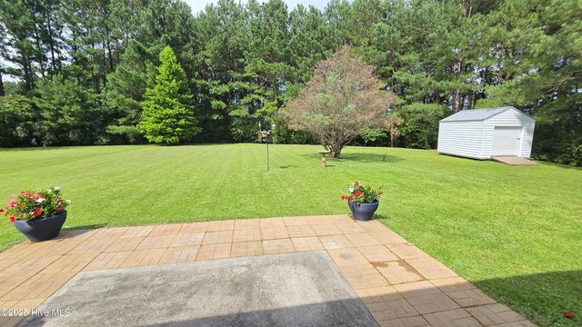 108 Willowbend Drive, Burgaw, NC 28425