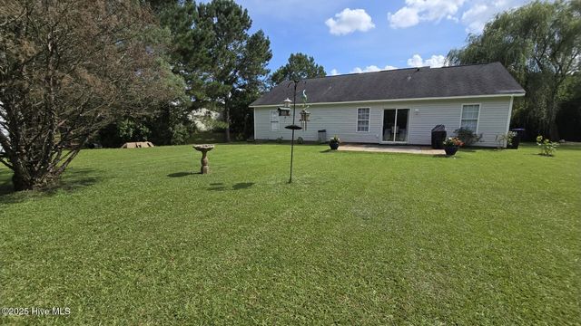 108 Willowbend Drive, Burgaw, NC 28425