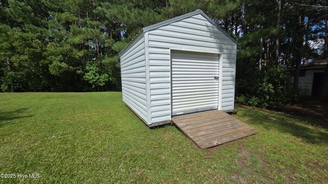 108 Willowbend Drive, Burgaw, NC 28425