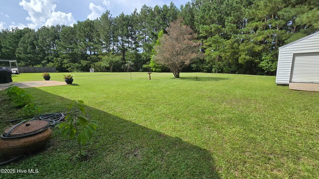 108 Willowbend Drive, Burgaw, NC 28425