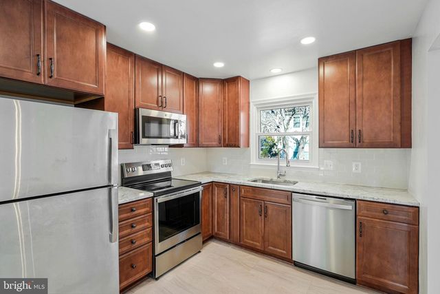 12016 TROSSACK RD, Herndon, VA 20170