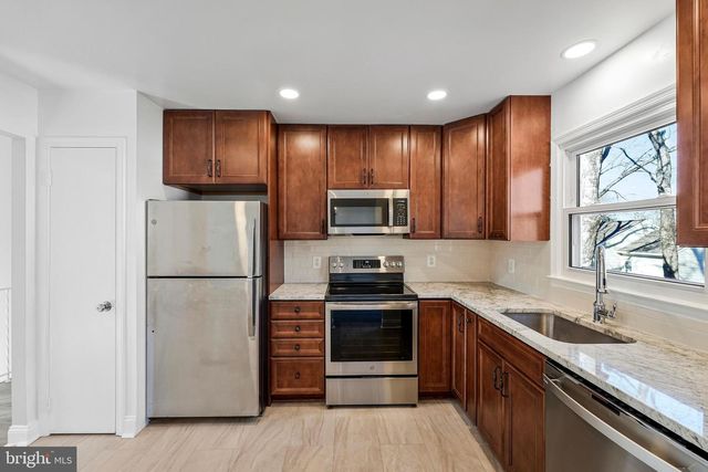 12016 TROSSACK RD, Herndon, VA 20170