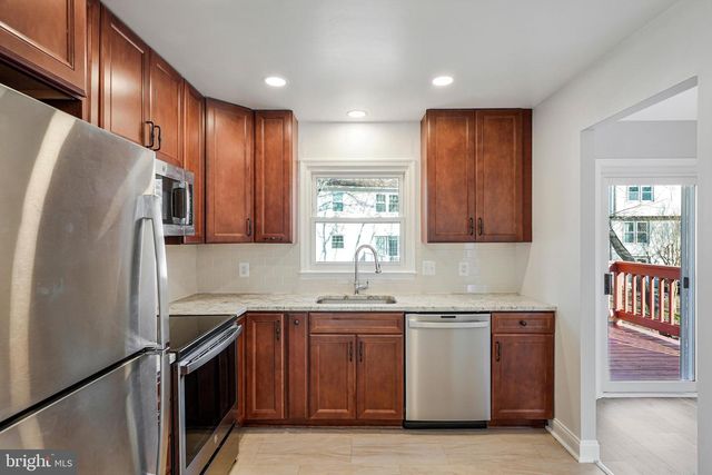 12016 TROSSACK RD, Herndon, VA 20170