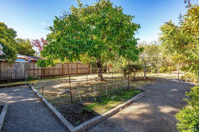 1709 Spring Mountain Rd, St. Helena, CA 94574