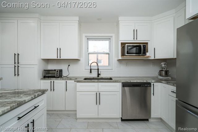261 Reitman Court, Rochester Hills, MI 48307