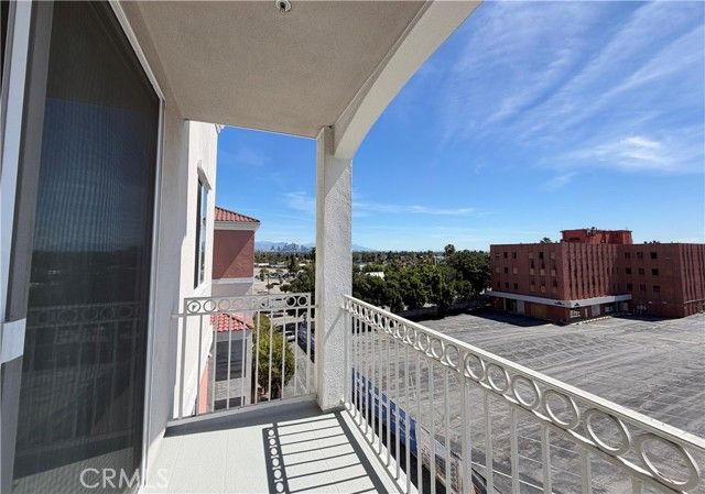 3740 Santa Rosalia Road Unit 425, Los Angeles, CA 90008
