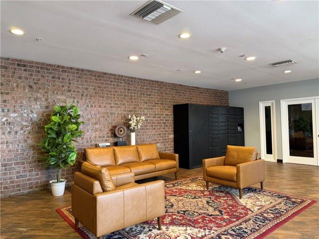 3740 Santa Rosalia Road Unit 425, Los Angeles, CA 90008