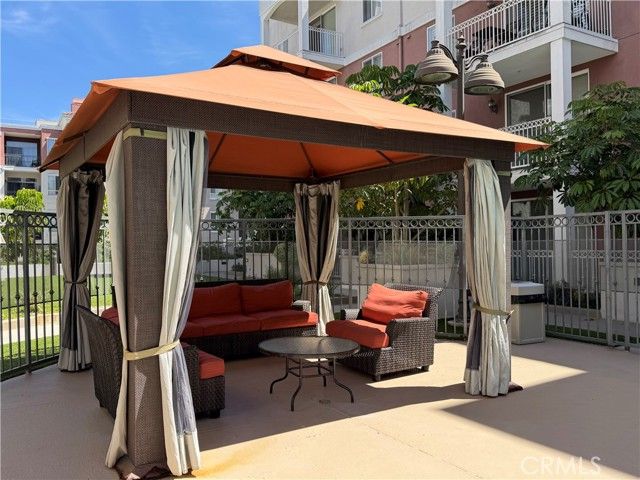 3740 Santa Rosalia Road Unit 425, Los Angeles, CA 90008