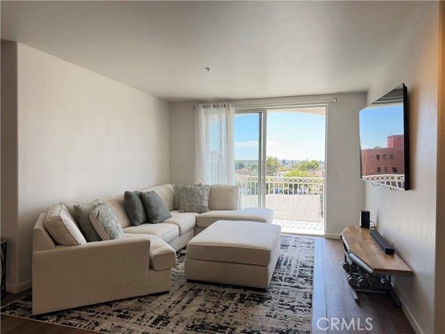 3740 Santa Rosalia Road Unit 425, Los Angeles, CA 90008