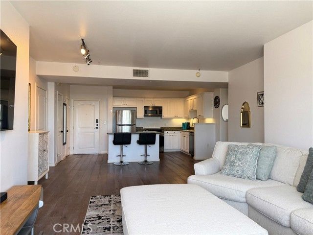 3740 Santa Rosalia Road Unit 425, Los Angeles, CA 90008