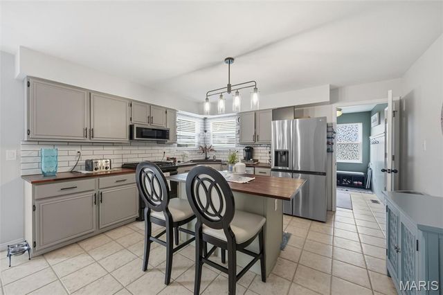 5014 Royal Burgess Drive, St Peters, MO 63304