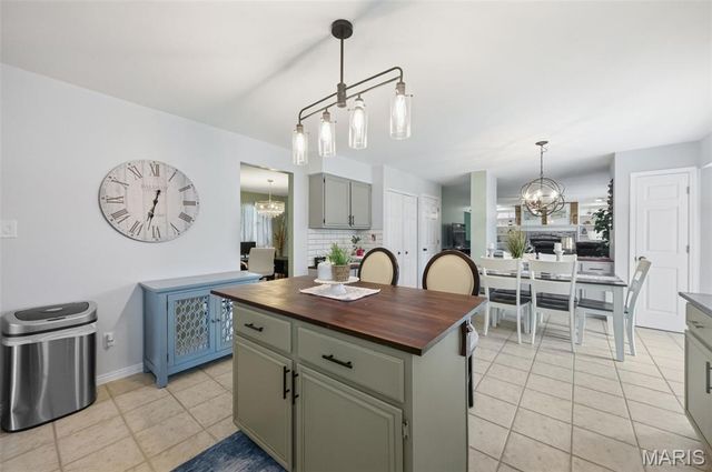 5014 Royal Burgess Drive, St Peters, MO 63304