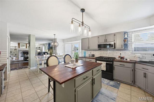 5014 Royal Burgess Drive, St Peters, MO 63304