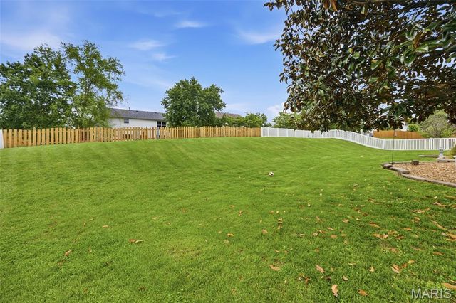 5014 Royal Burgess Drive, St Peters, MO 63304