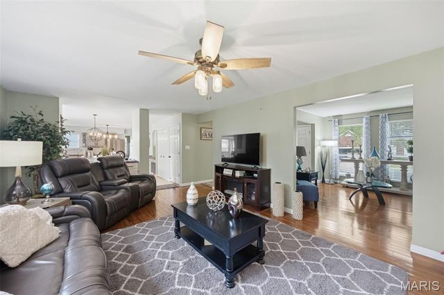 5014 Royal Burgess Drive, St Peters, MO 63304