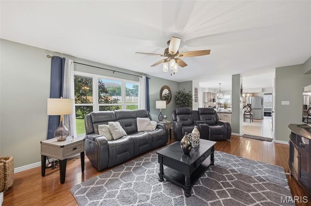 5014 Royal Burgess Drive, St Peters, MO 63304