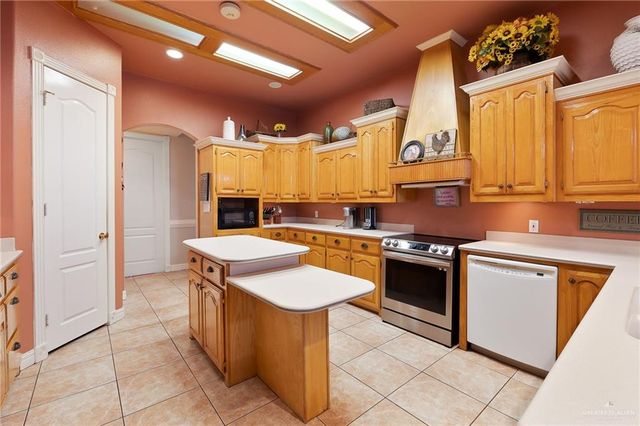 23725 N Val Verde Road, Edinburg, TX 78542