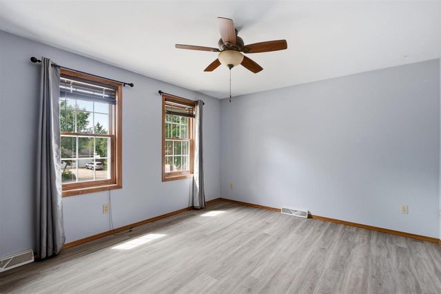 1502 E CRANBERRY DRIVE, Appleton, WI 54915