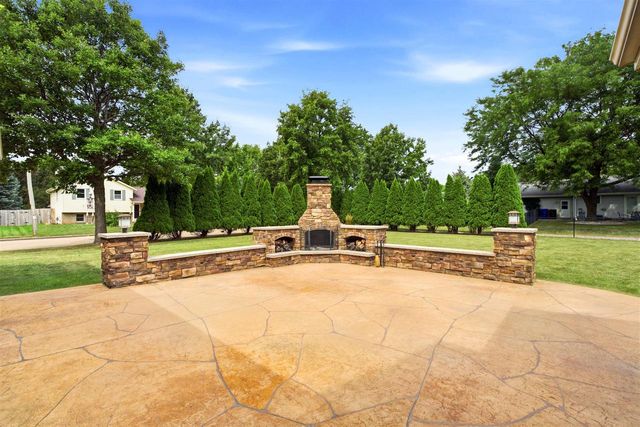 1502 E CRANBERRY DRIVE, Appleton, WI 54915