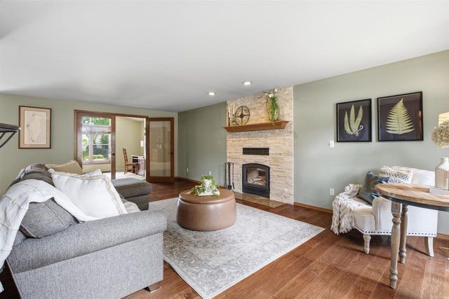 1502 E CRANBERRY DRIVE, Appleton, WI 54915