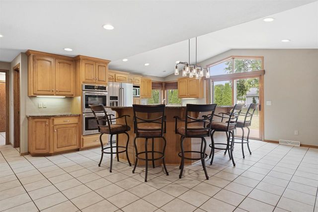 1502 E CRANBERRY DRIVE, Appleton, WI 54915
