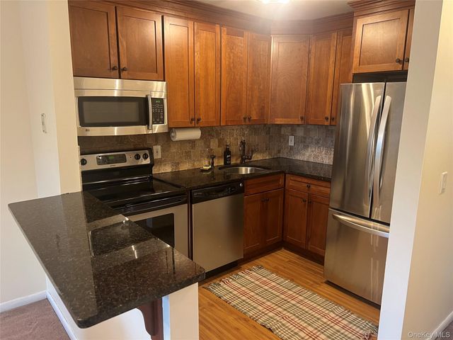 100 connetquot Avenue 26, East Islip, NY 11730