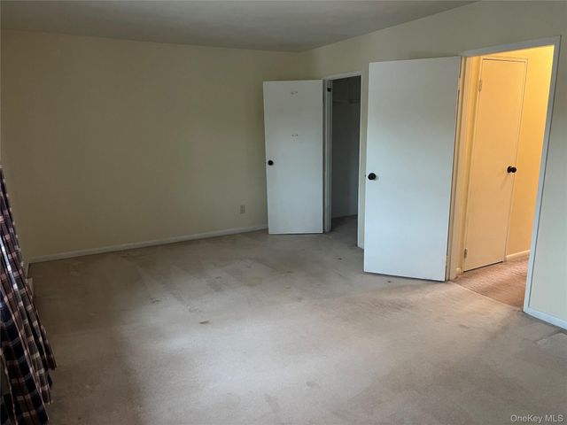 100 connetquot Avenue 26, East Islip, NY 11730