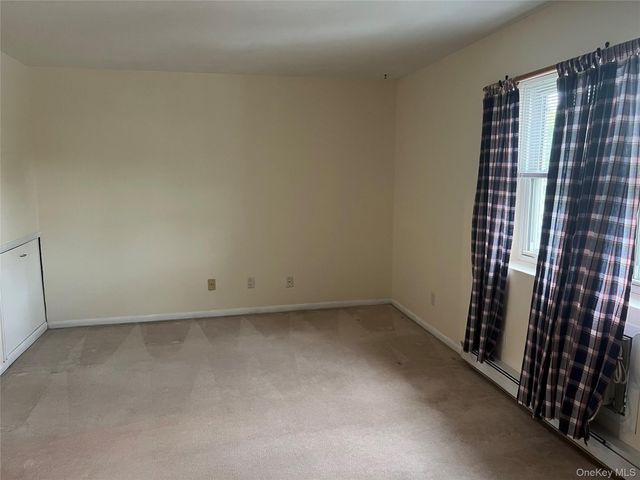 100 connetquot Avenue 26, East Islip, NY 11730